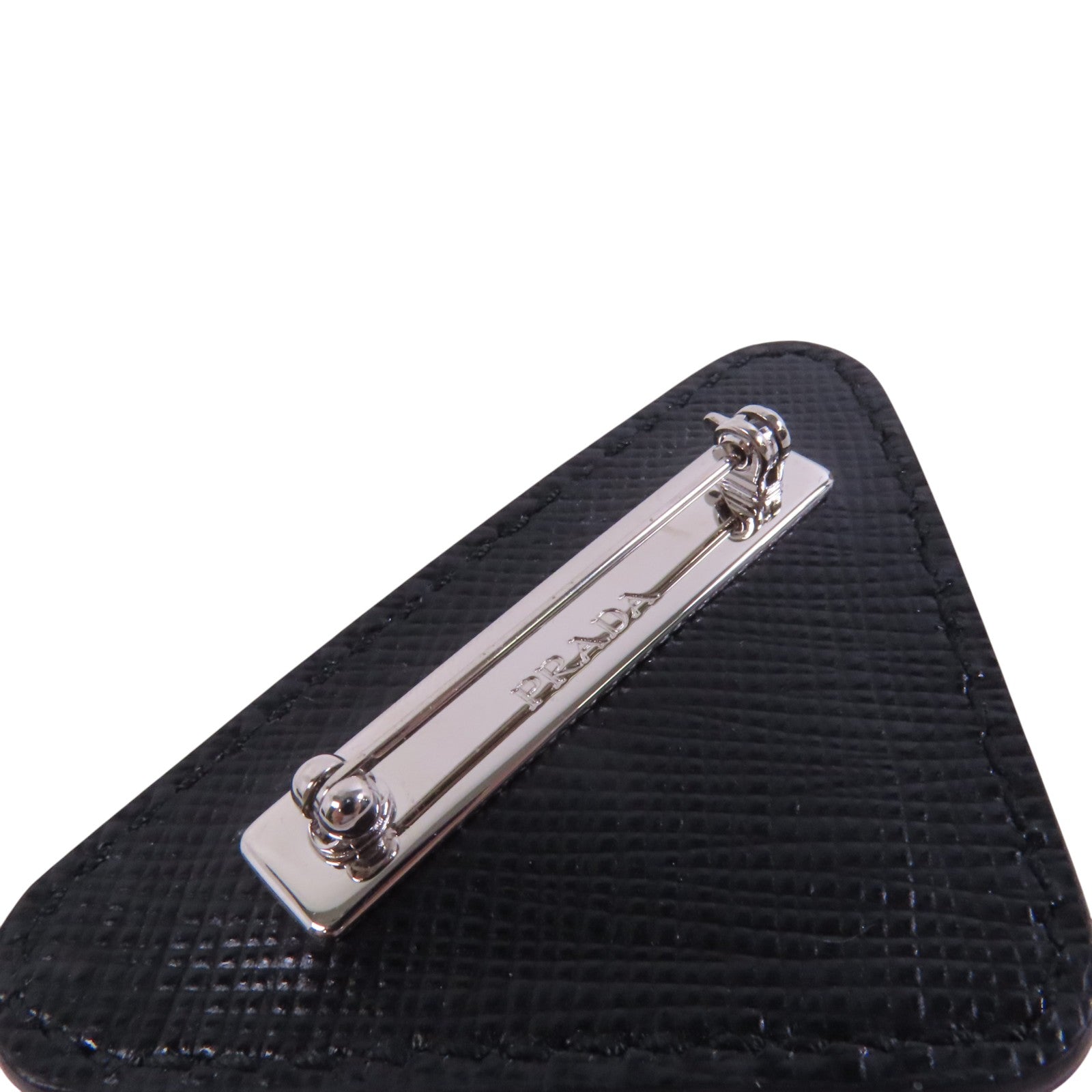 PRADA Saffiano皮革/金屬Brooch銀扣胸針