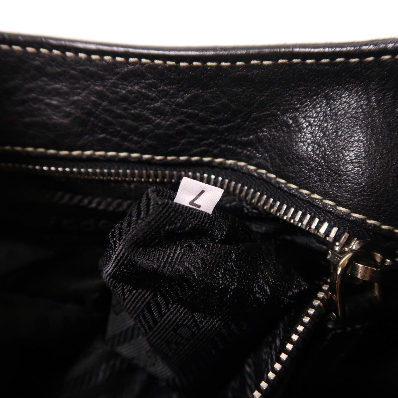 PRADA 尼龍/牛皮皮革Shoulder Bag銀扣肩背袋