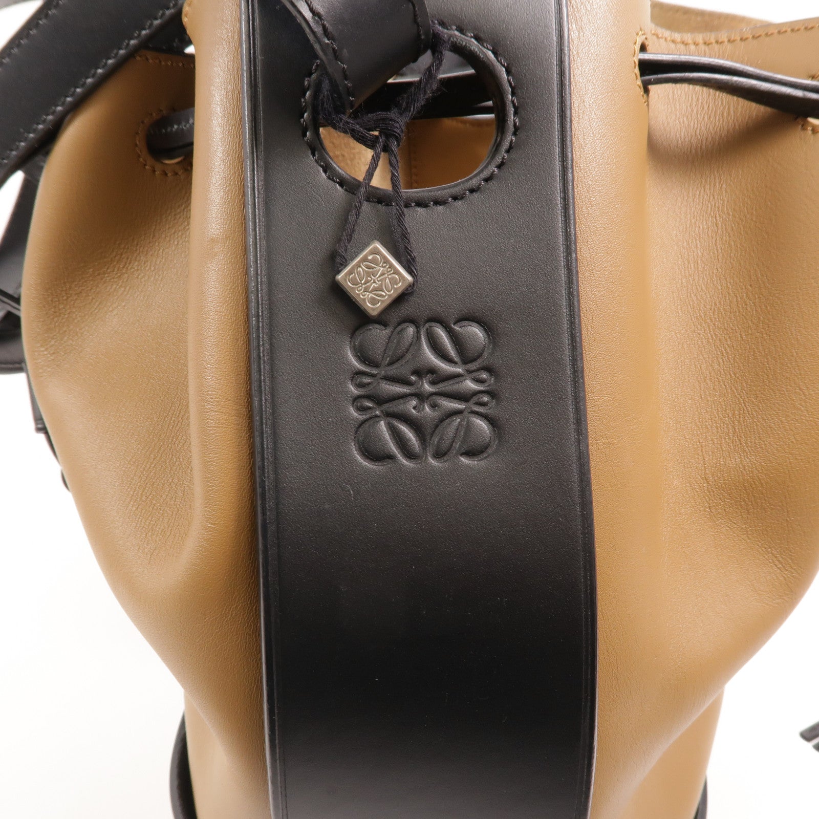 LOEWE 牛皮皮革Balloon Bucket Medium手挽肩背兩用袋