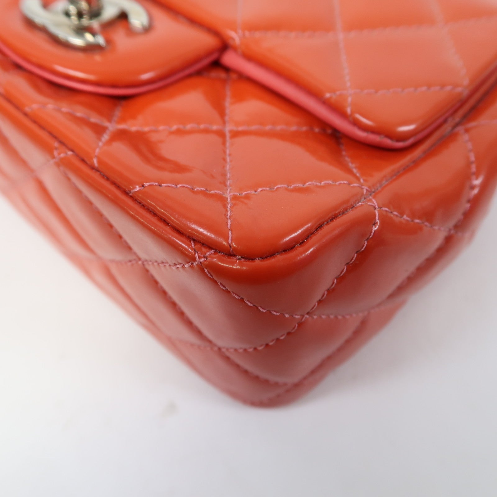 CHANEL 【激減優惠】菱格漆皮Classic Mini Square Chain Shoulder Bag銀扣鏈帶肩背袋橙色