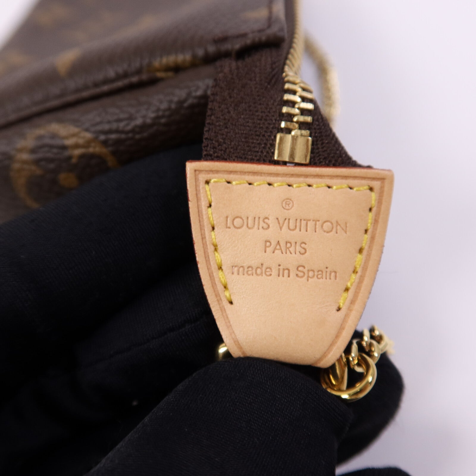 LOUIS VUITTON Monogram Mini Pochette Accessoires金扣手挽袋