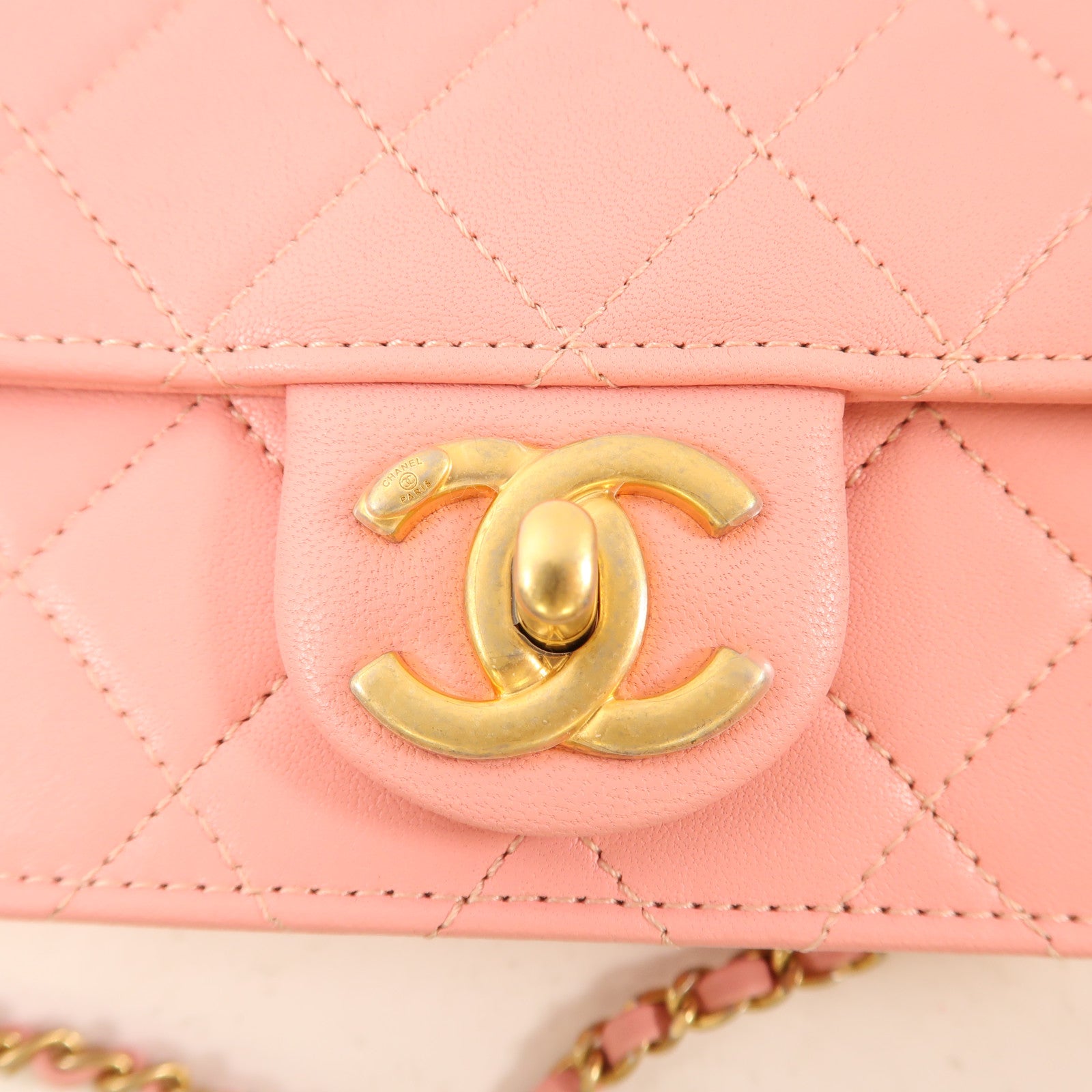 CHANEL 牛皮皮革Chain Shoulder金扣鏈帶肩背袋粉紅色