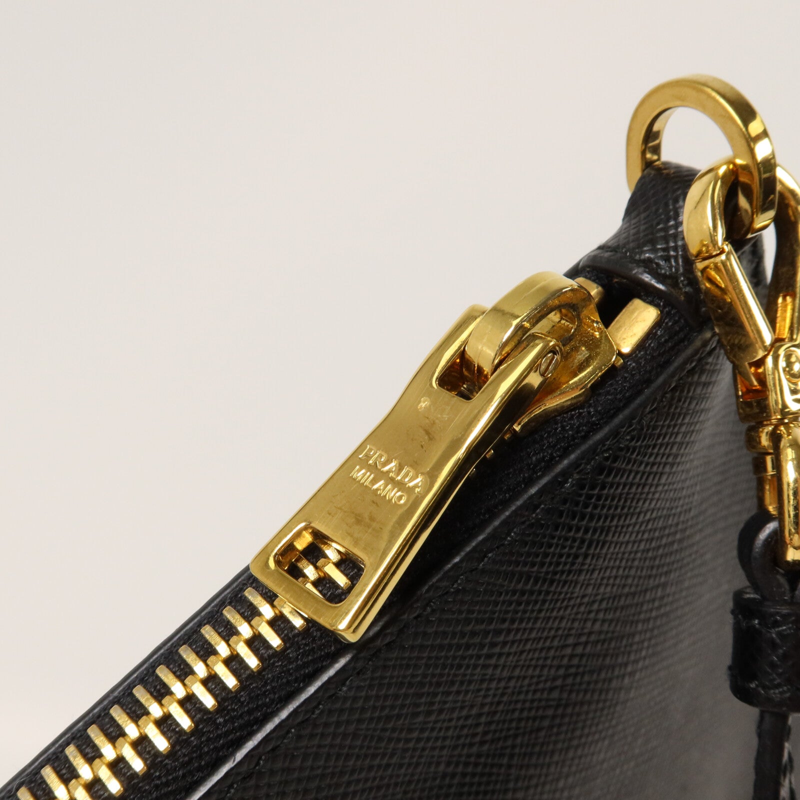 PRADA Saffiano皮革Pouch bag手拿包
