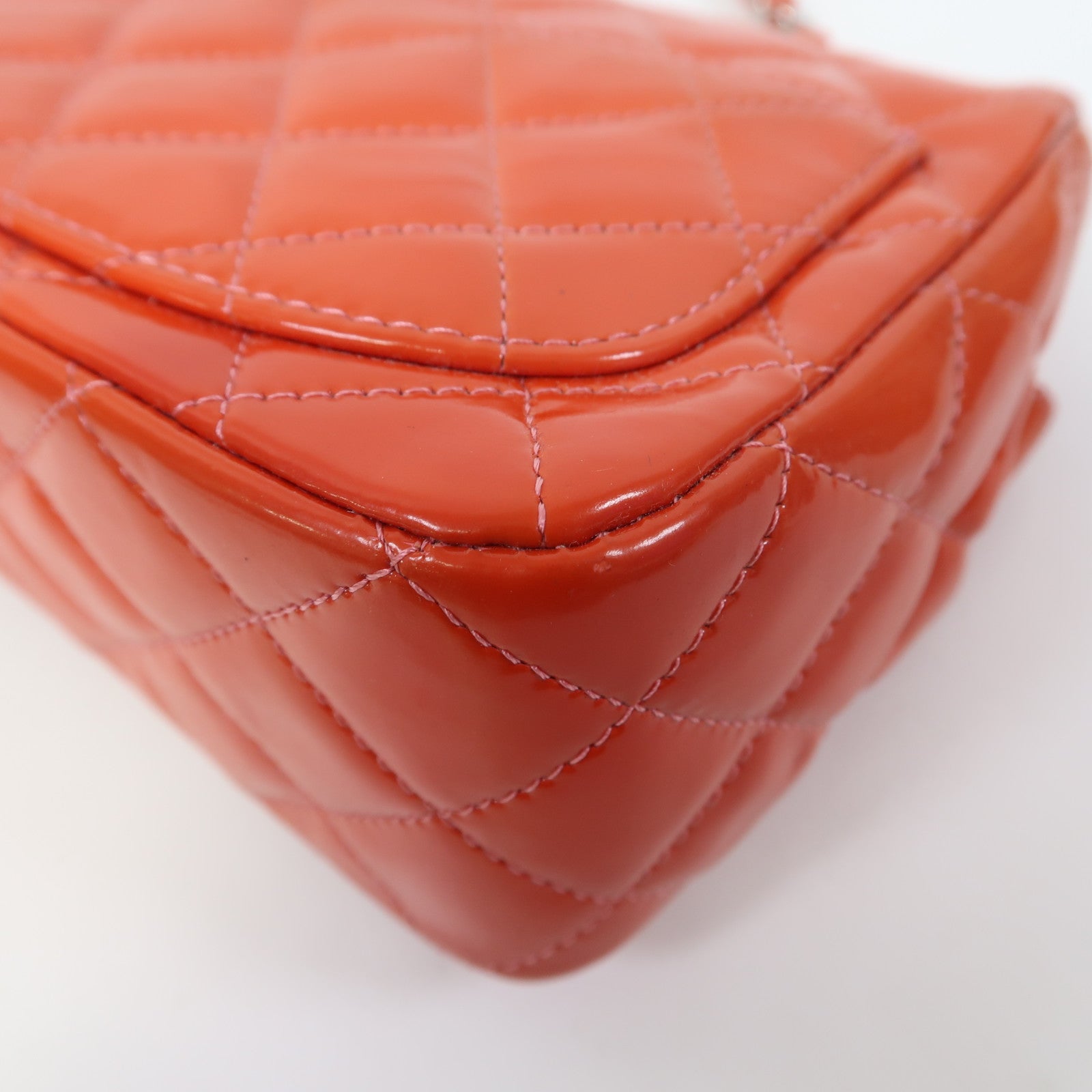 CHANEL 【激減優惠】菱格漆皮Classic Mini Square Chain Shoulder Bag銀扣鏈帶肩背袋橙色
