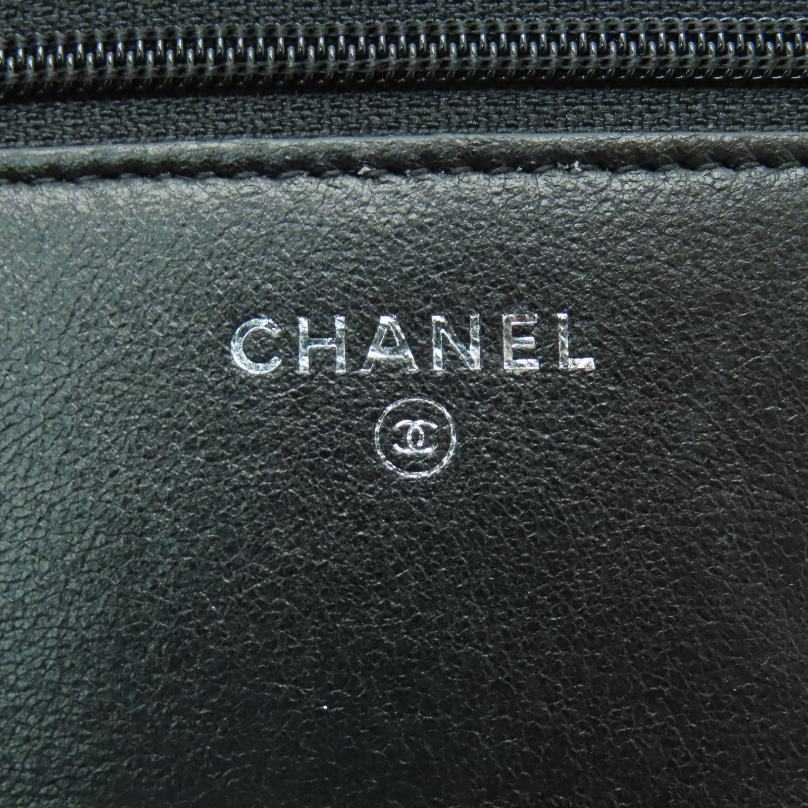 CHANEL **【激減優惠】蜥蝪皮革Wallet On Chain銀扣鏈帶肩背袋金色/黑色