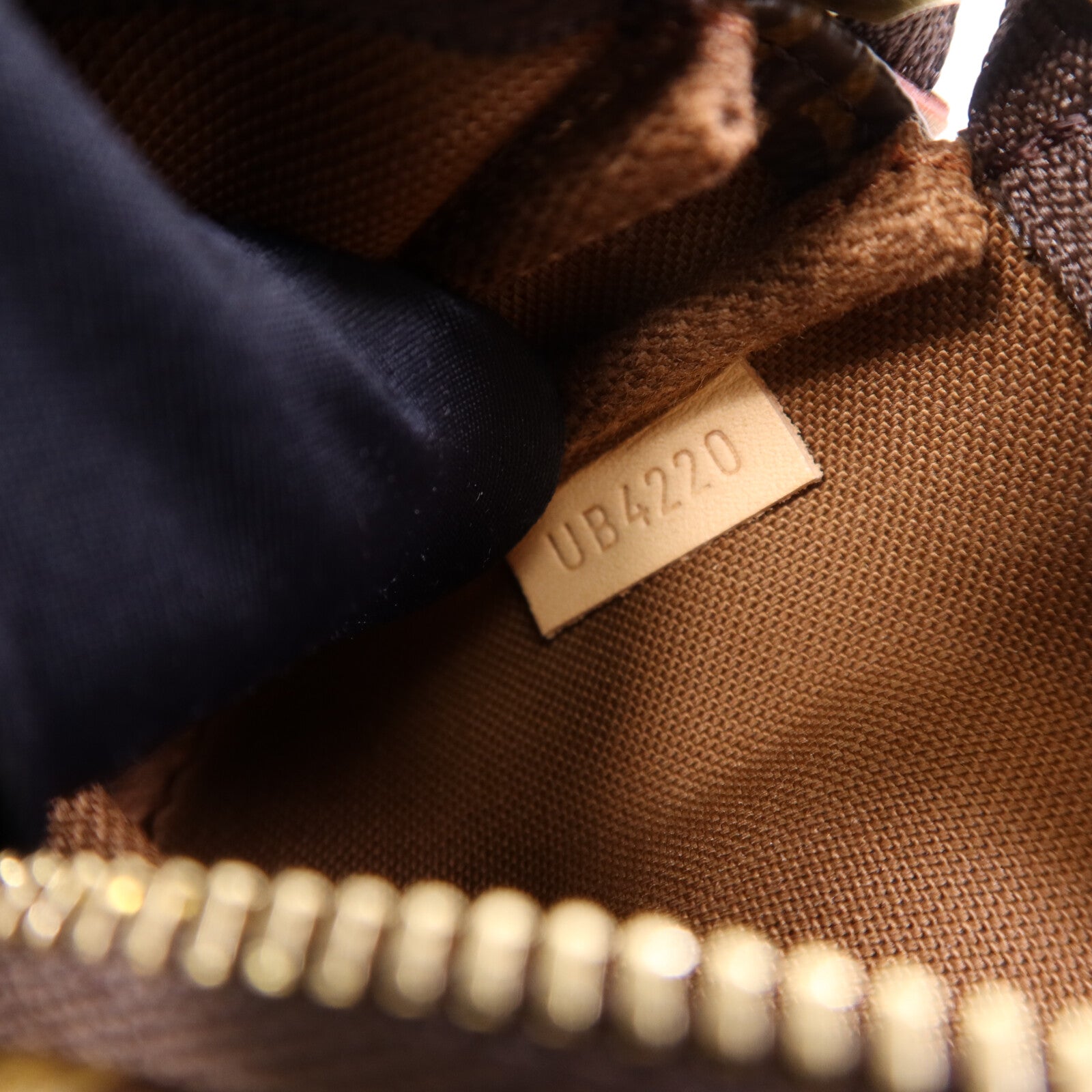 LOUIS VUITTON Monogram Mini Pochette Accessoires金扣手挽袋