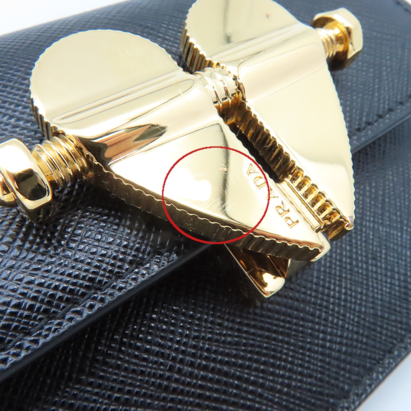 PRADA Saffiano皮革Shoulder Bag金扣肩背袋黑色