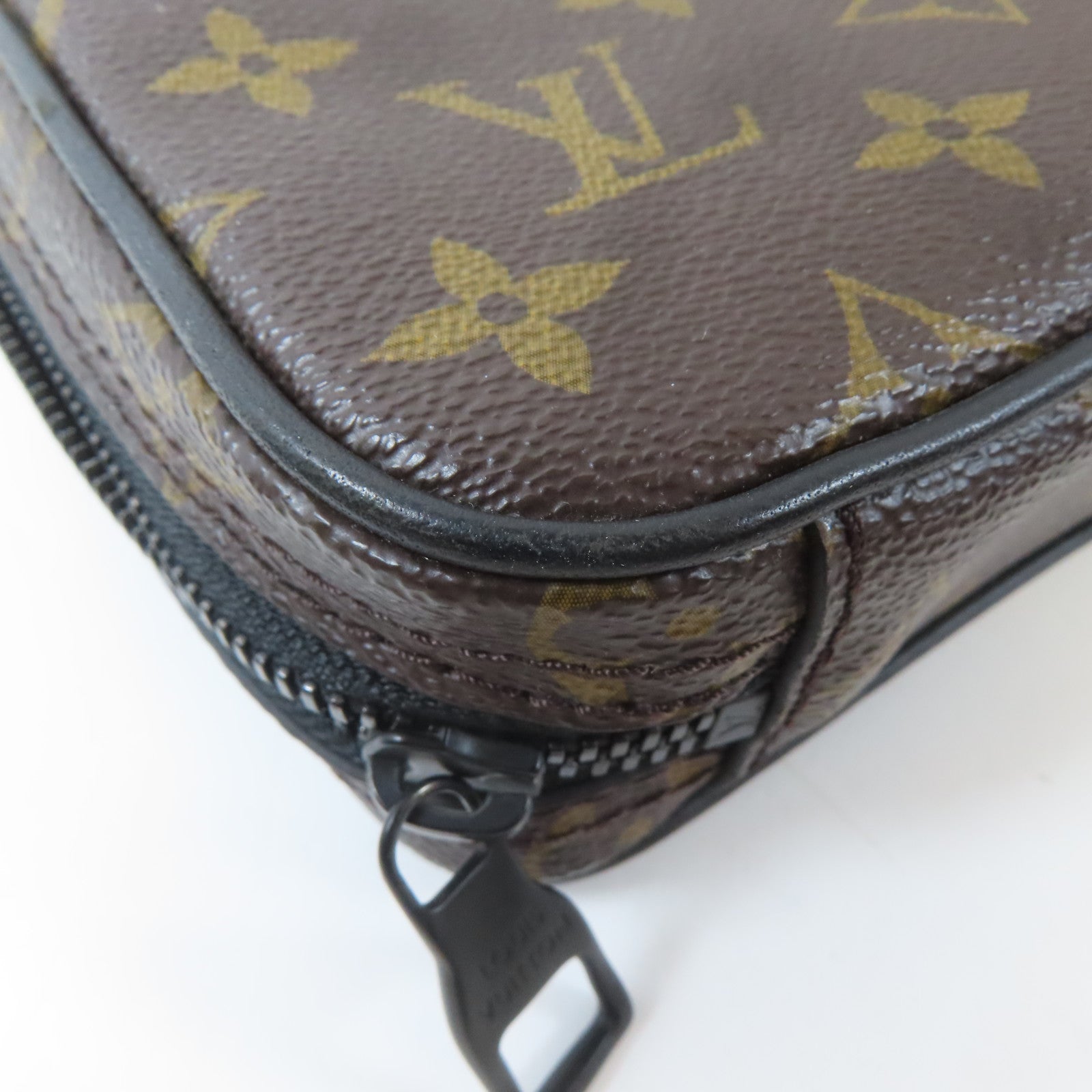 LOUIS VUITTON 【激減優惠】Monogram Utility Front Bag肩背袋啡色