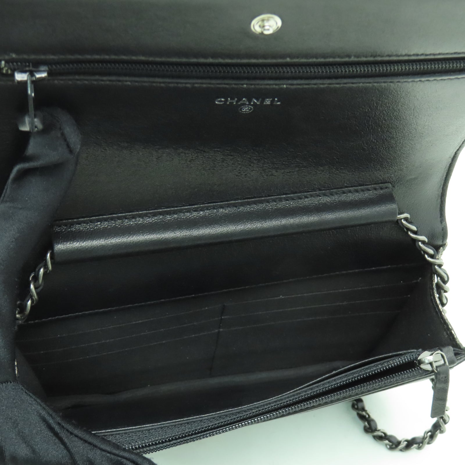 CHANEL **【激減優惠】蜥蝪皮革Wallet On Chain銀扣鏈帶肩背袋金色/黑色