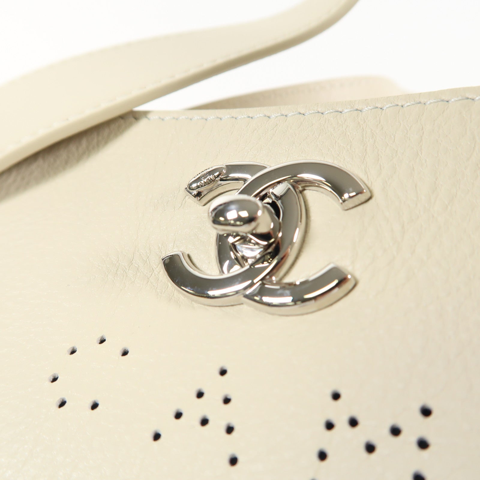 CHANEL 牛皮皮革2 Way Shoulder銀扣鏈帶肩背袋