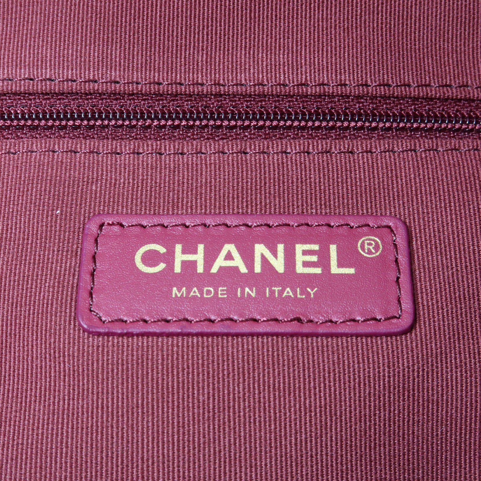 CHANEL 牛皮皮革Maxi Hobo金扣肩背袋