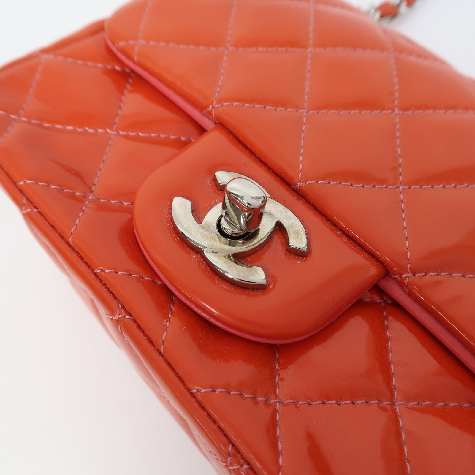 CHANEL 【激減優惠】菱格漆皮Classic Mini Square Chain Shoulder Bag銀扣鏈帶肩背袋橙色