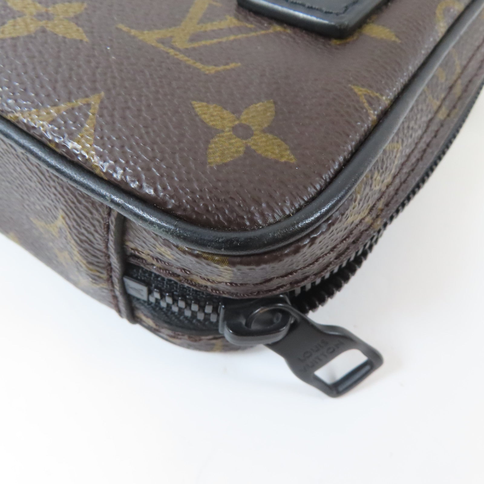 LOUIS VUITTON 【激減優惠】Monogram Utility Front Bag肩背袋啡色