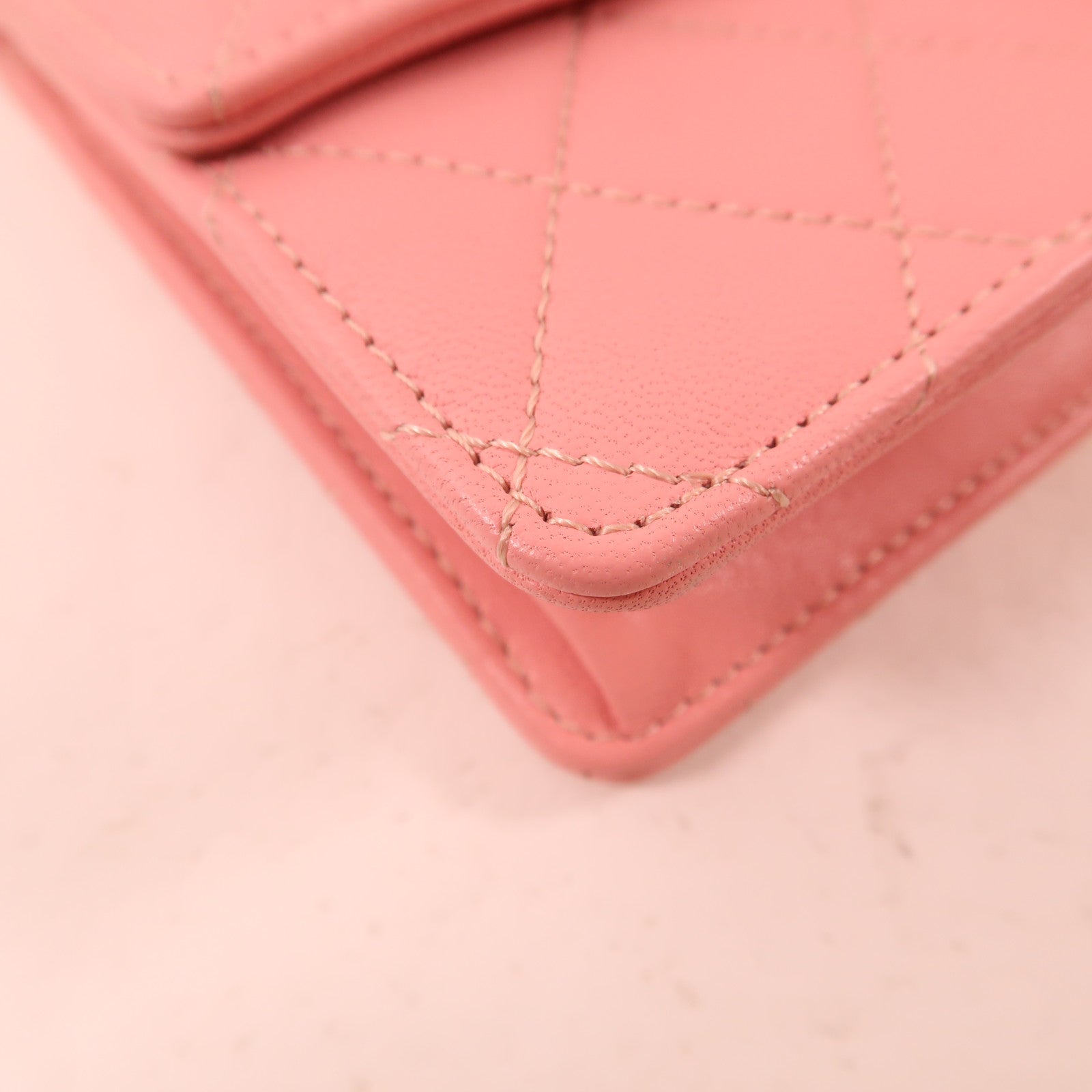 CHANEL 牛皮皮革Chain Shoulder金扣鏈帶肩背袋粉紅色