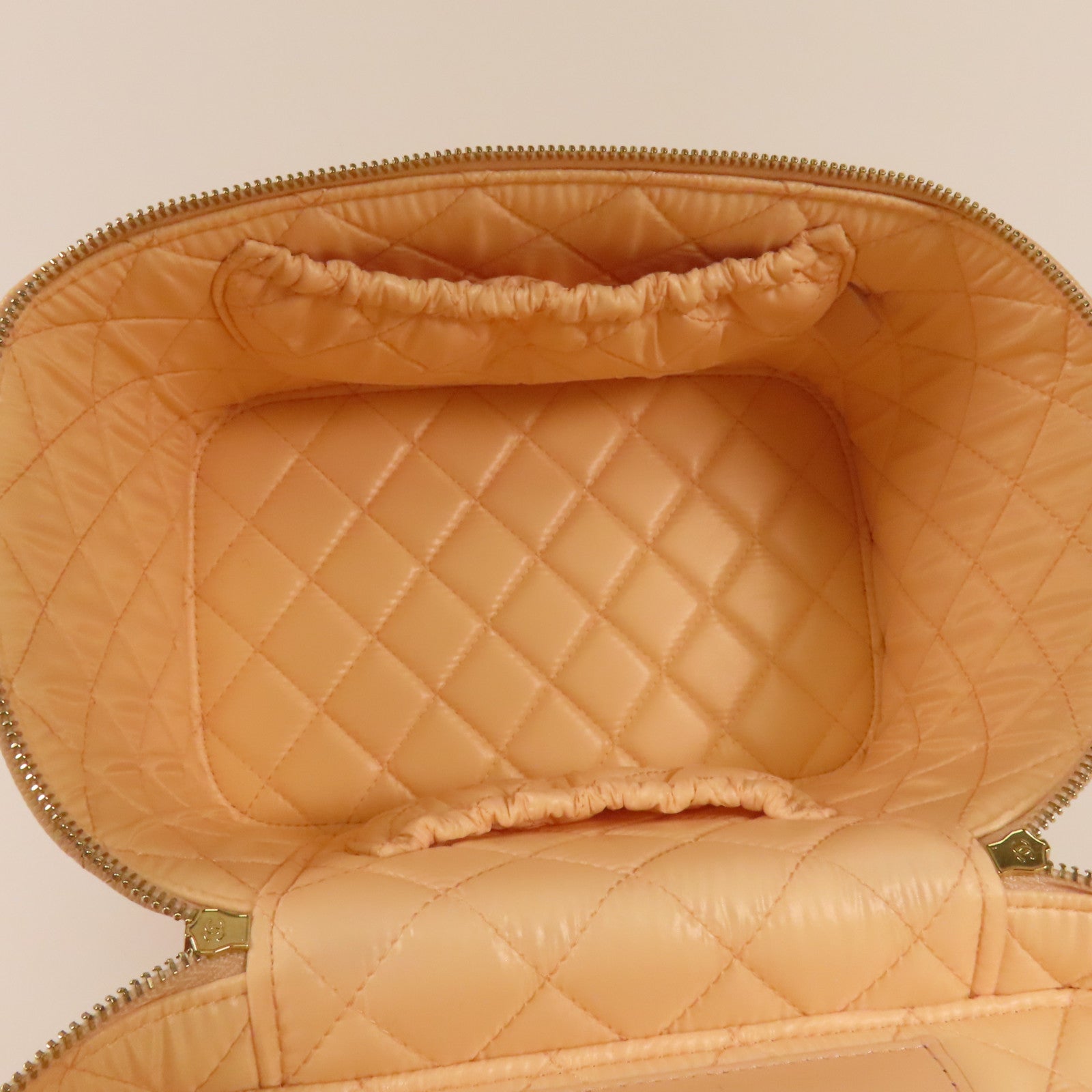 CHANEL 牛皮皮革Vanity Bag金扣化妝袋