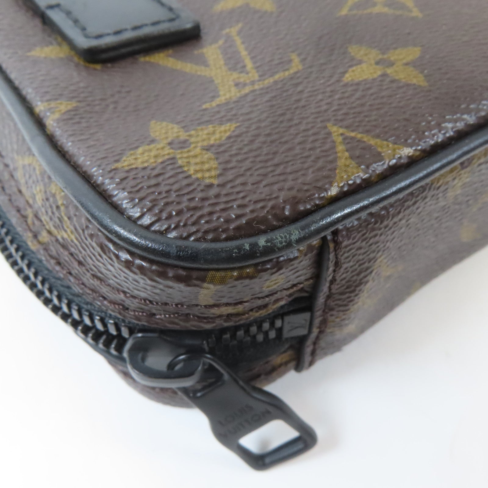 LOUIS VUITTON 【激減優惠】Monogram Utility Front Bag肩背袋啡色
