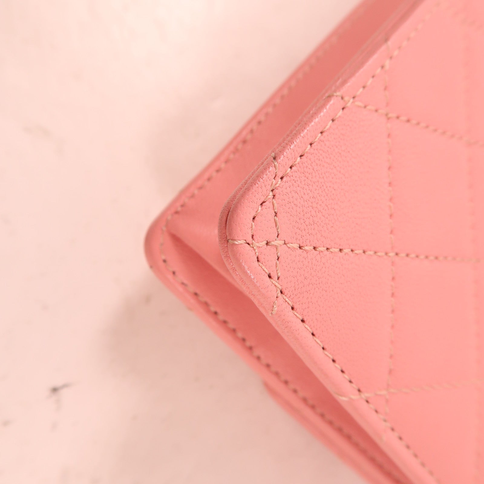 CHANEL 牛皮皮革Chain Shoulder金扣鏈帶肩背袋粉紅色