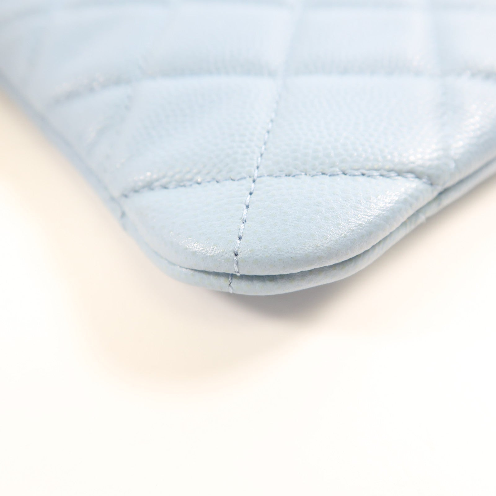 CHANEL 牛皮皮革Pouch金扣手拿包