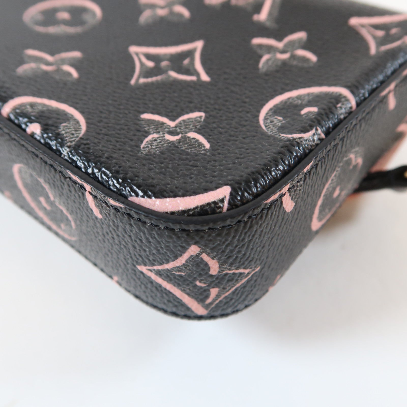LOUIS VUITTON 【激減優惠】Monogram Felicie Strap & Go金扣肩背袋黑色/粉紅色