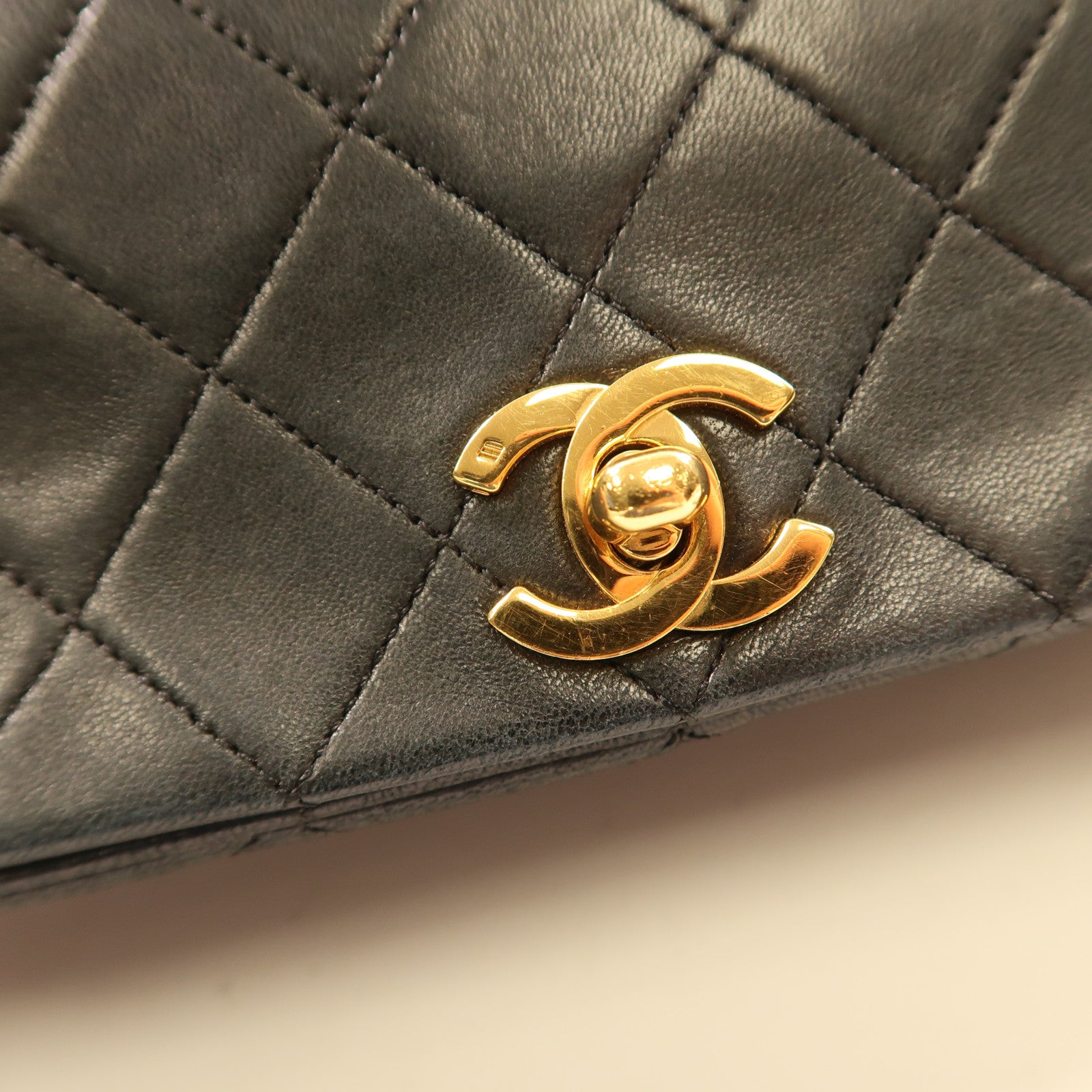 CHANEL 【激減優惠】羊皮皮革Chain Shoulder金扣鏈帶肩背袋