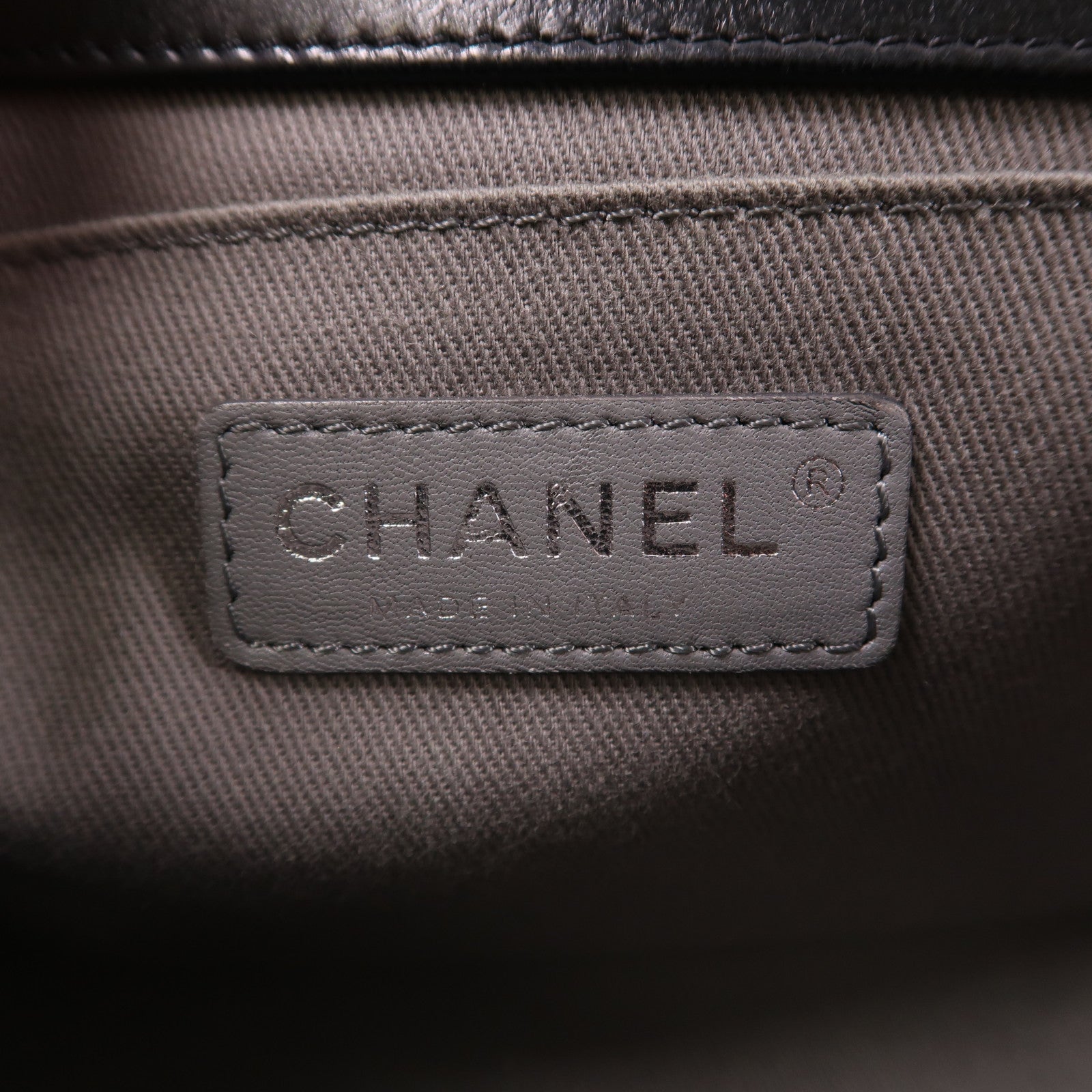 CHANEL 羊皮皮革Boy 25銀扣鏈帶肩背袋黑色