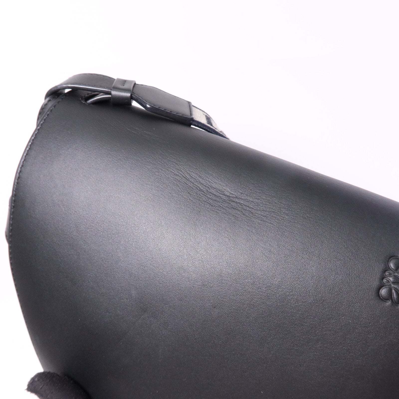 LOEWE 牛皮皮革Small Gate Bag金扣肩背袋