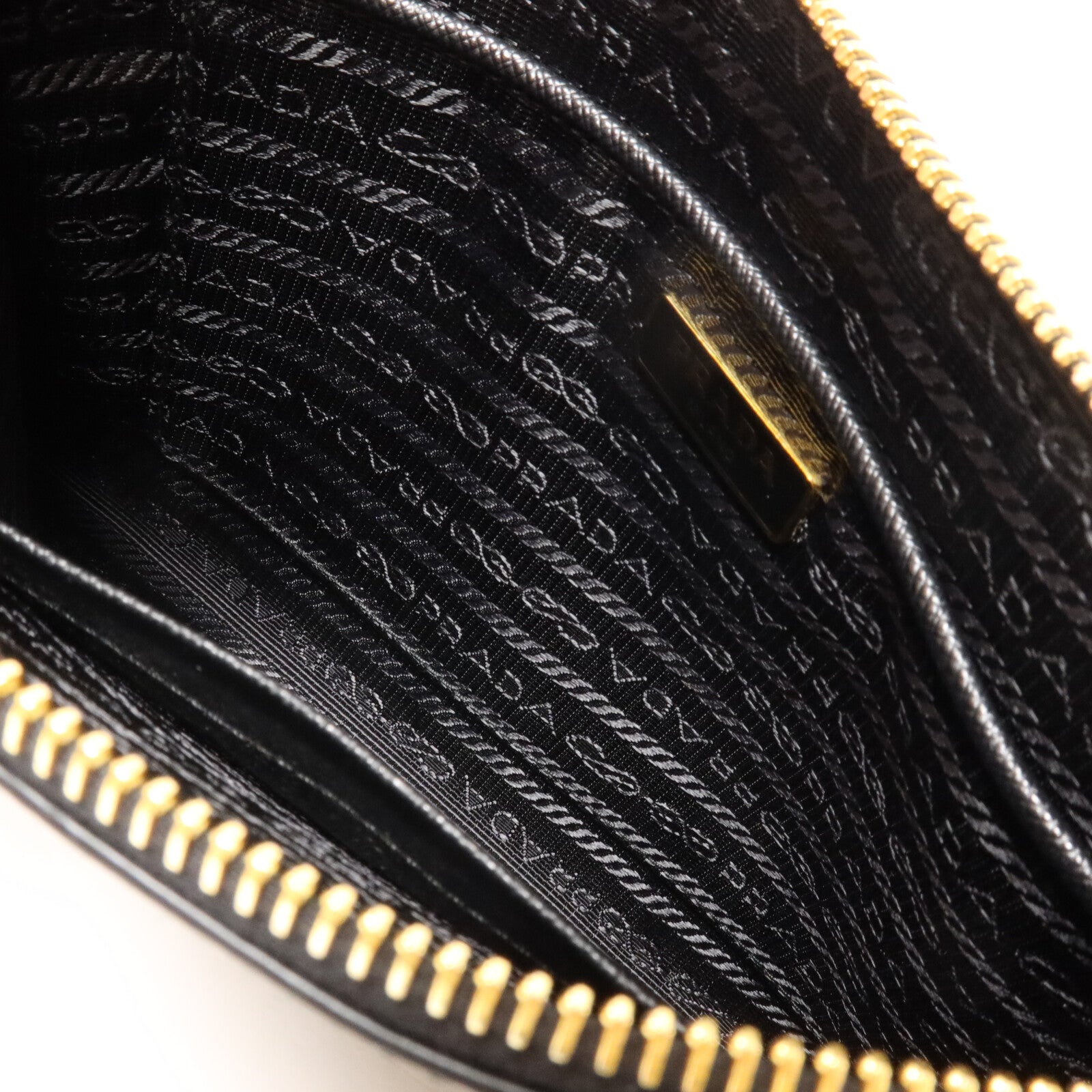 PRADA Saffiano皮革Pouch bag手拿包
