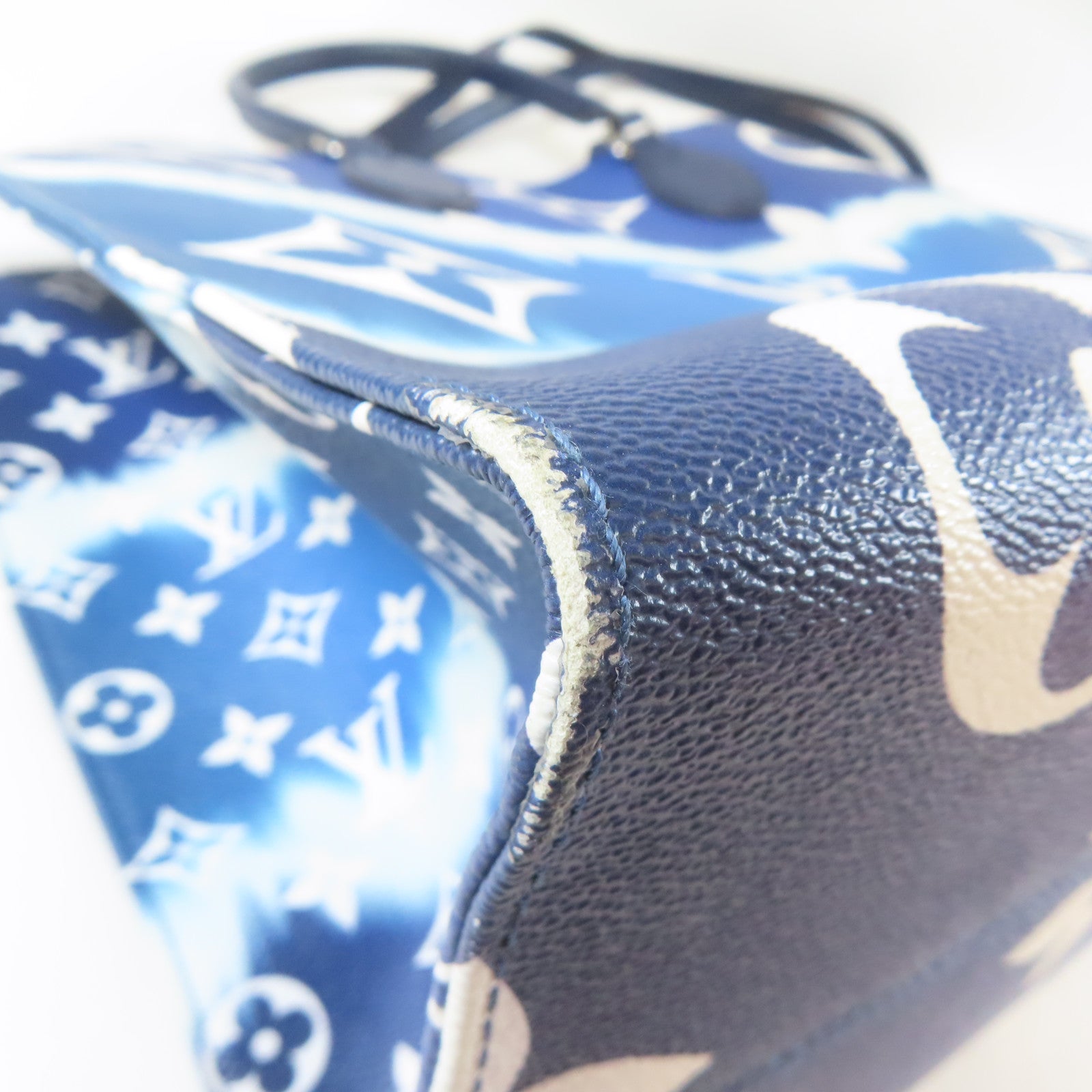 LOUIS VUITTON 【激減優惠】Monogram Escale OnTheGo GM銀扣手挽肩背兩用袋藍色/白色
