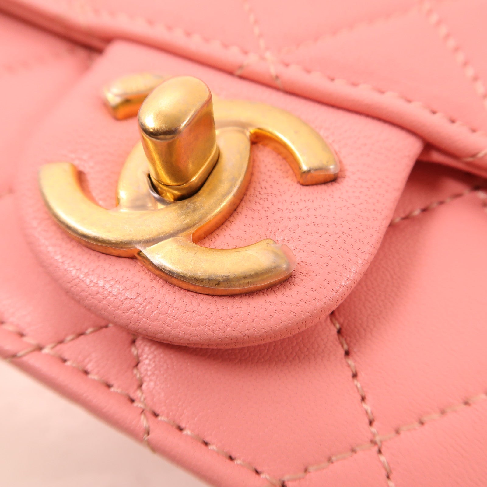 CHANEL 牛皮皮革Chain Shoulder金扣鏈帶肩背袋粉紅色