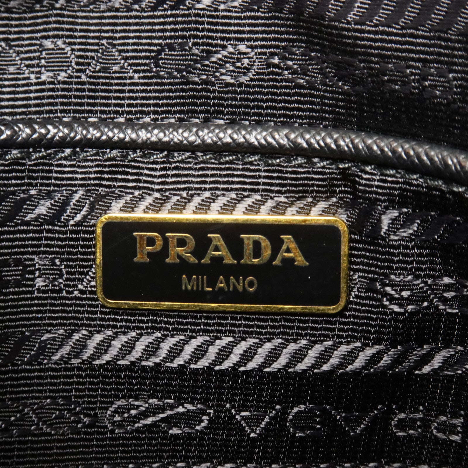 PRADA Saffiano皮革Pouch bag手拿包