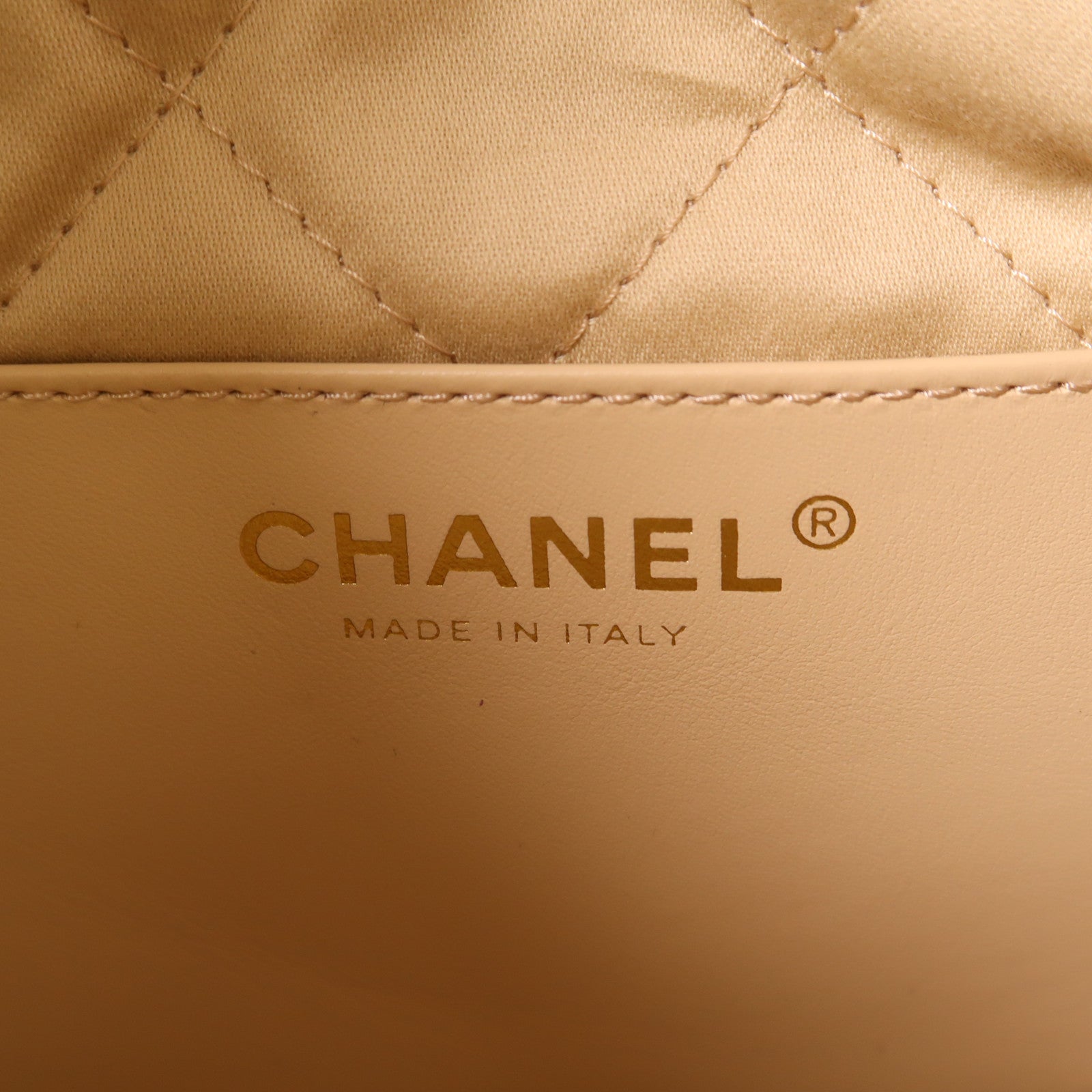 CHANEL 羊皮皮革C22 Mini金扣鏈帶肩背袋白色