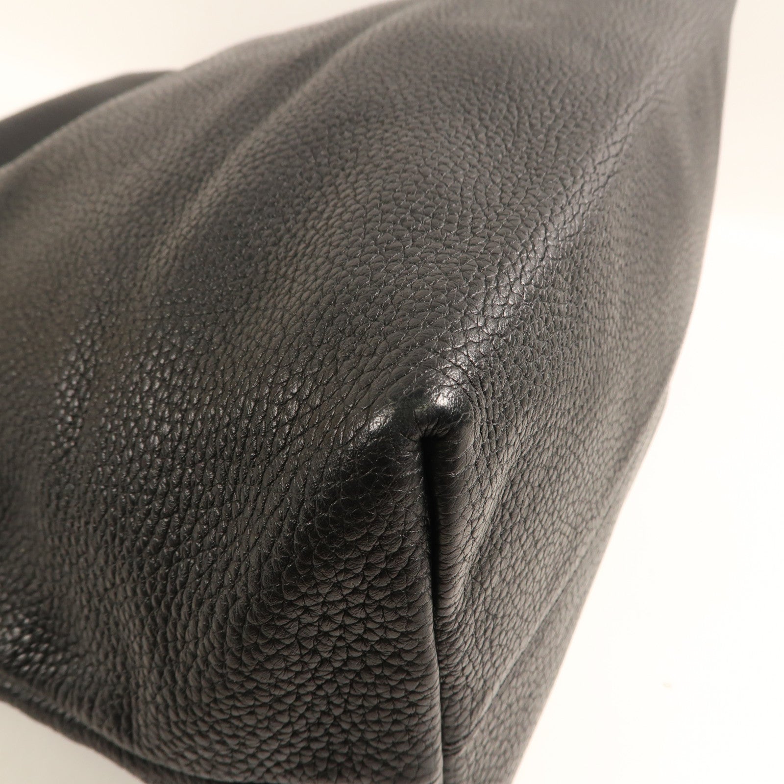 BURBERRY 牛皮皮革Hand Bag金扣手挽袋黑色