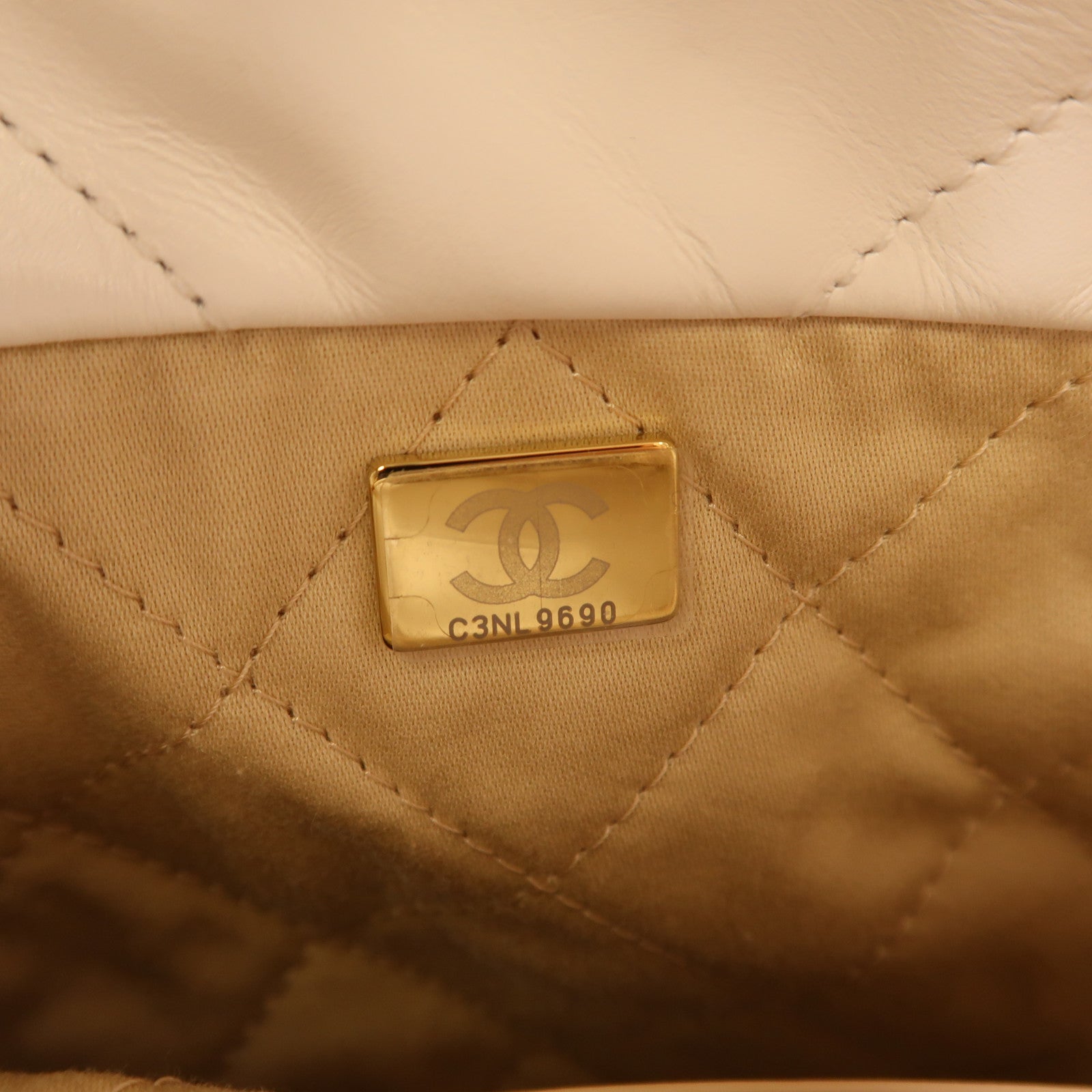 CHANEL 羊皮皮革C22 Mini金扣鏈帶肩背袋白色
