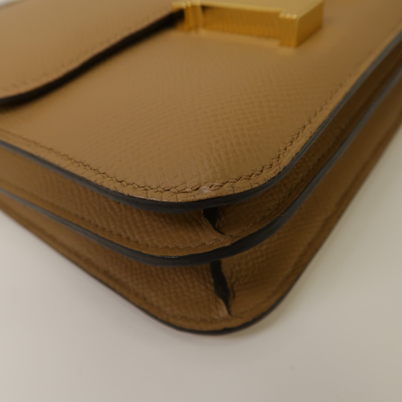 HERMES Epsom皮革Constance Mini金扣肩背袋Beige de weimar