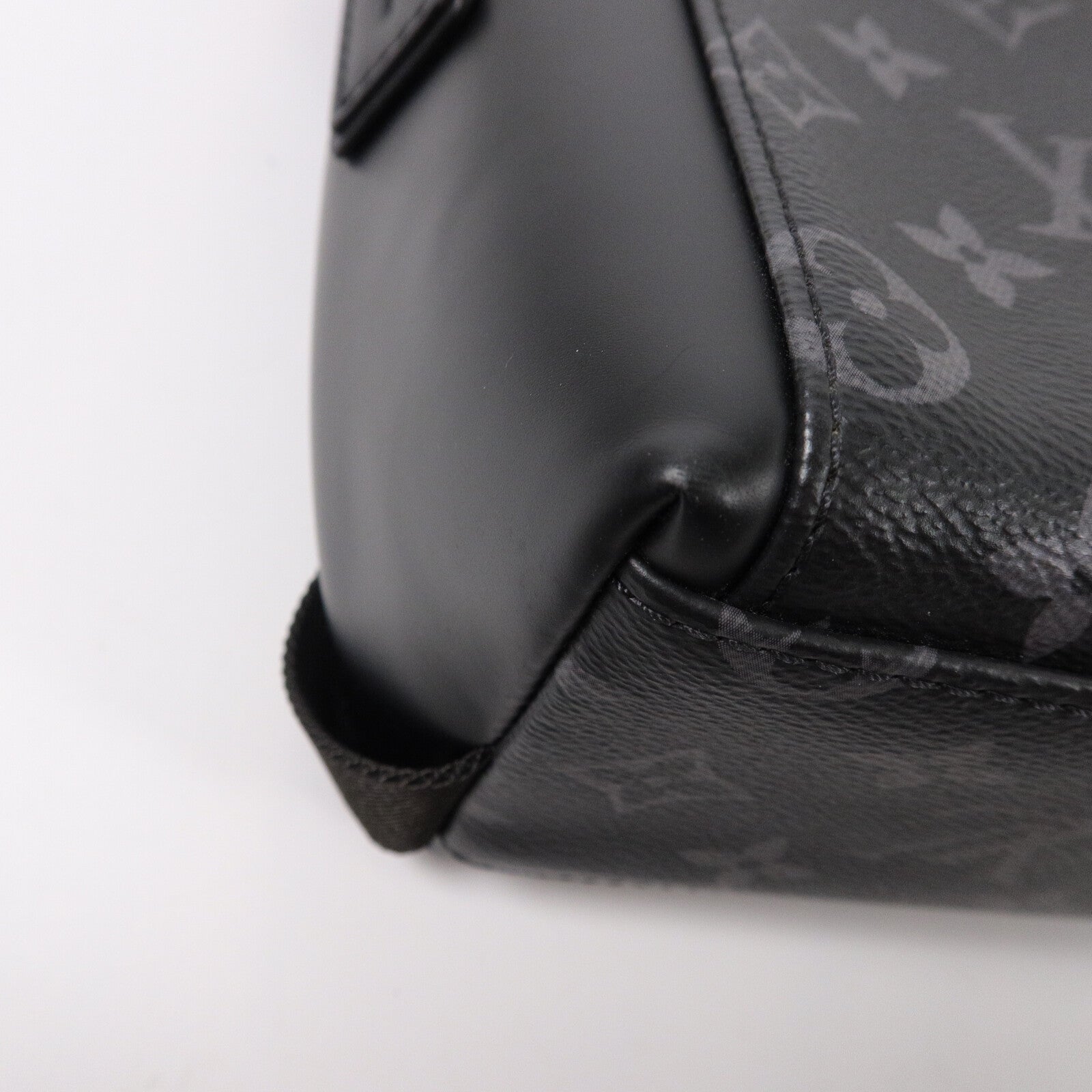 LOUIS VUITTON Monogram Eclipse Messenger PM Voyager肩背袋