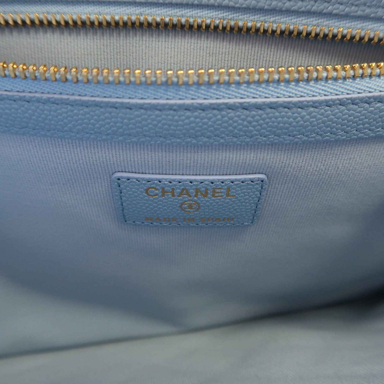 CHANEL 牛皮皮革Pouch金扣手拿包