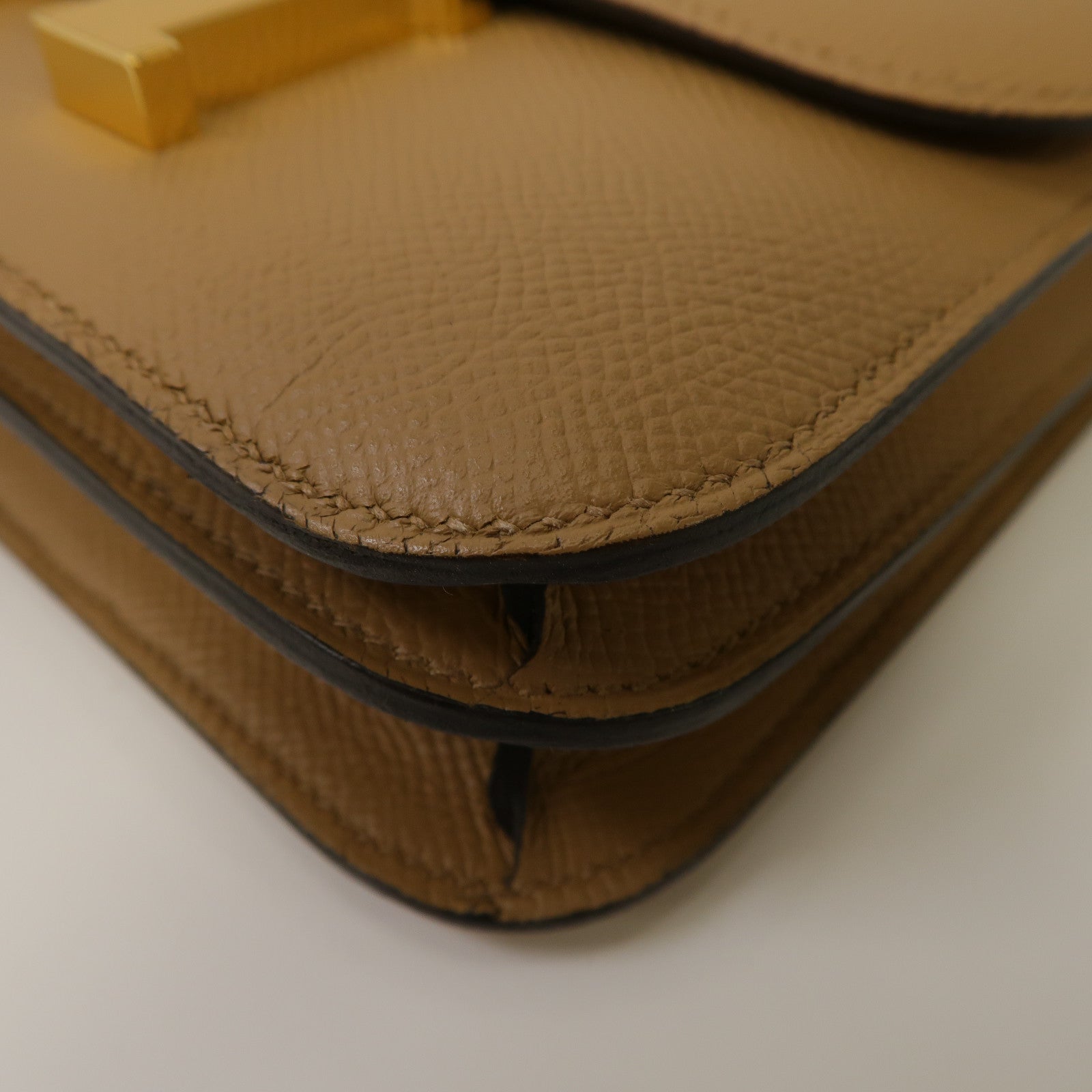 HERMES Epsom皮革Constance Mini金扣肩背袋Beige de weimar