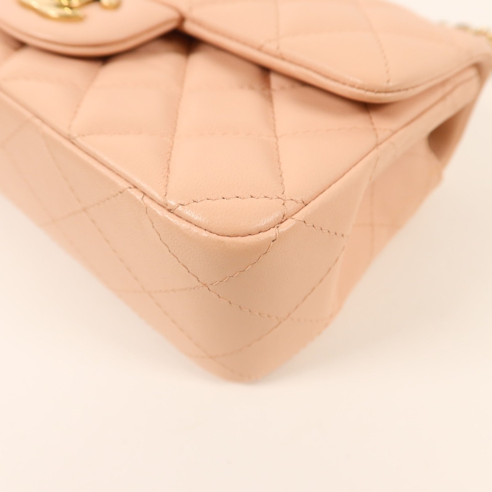 CHANEL 牛皮皮革Mini Classic 20金扣鏈帶肩背袋