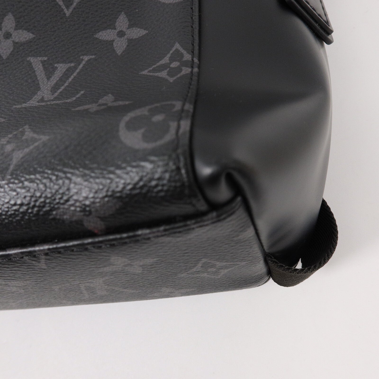 LOUIS VUITTON Monogram Eclipse Messenger PM Voyager肩背袋