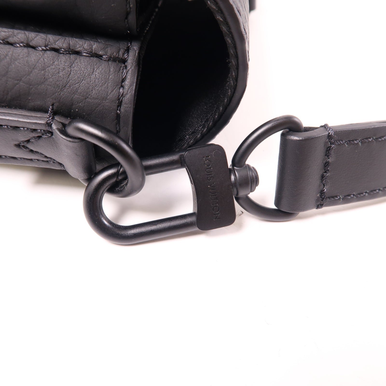 LOUIS VUITTON Monogram Taurillon S-Lock肩背袋黑色