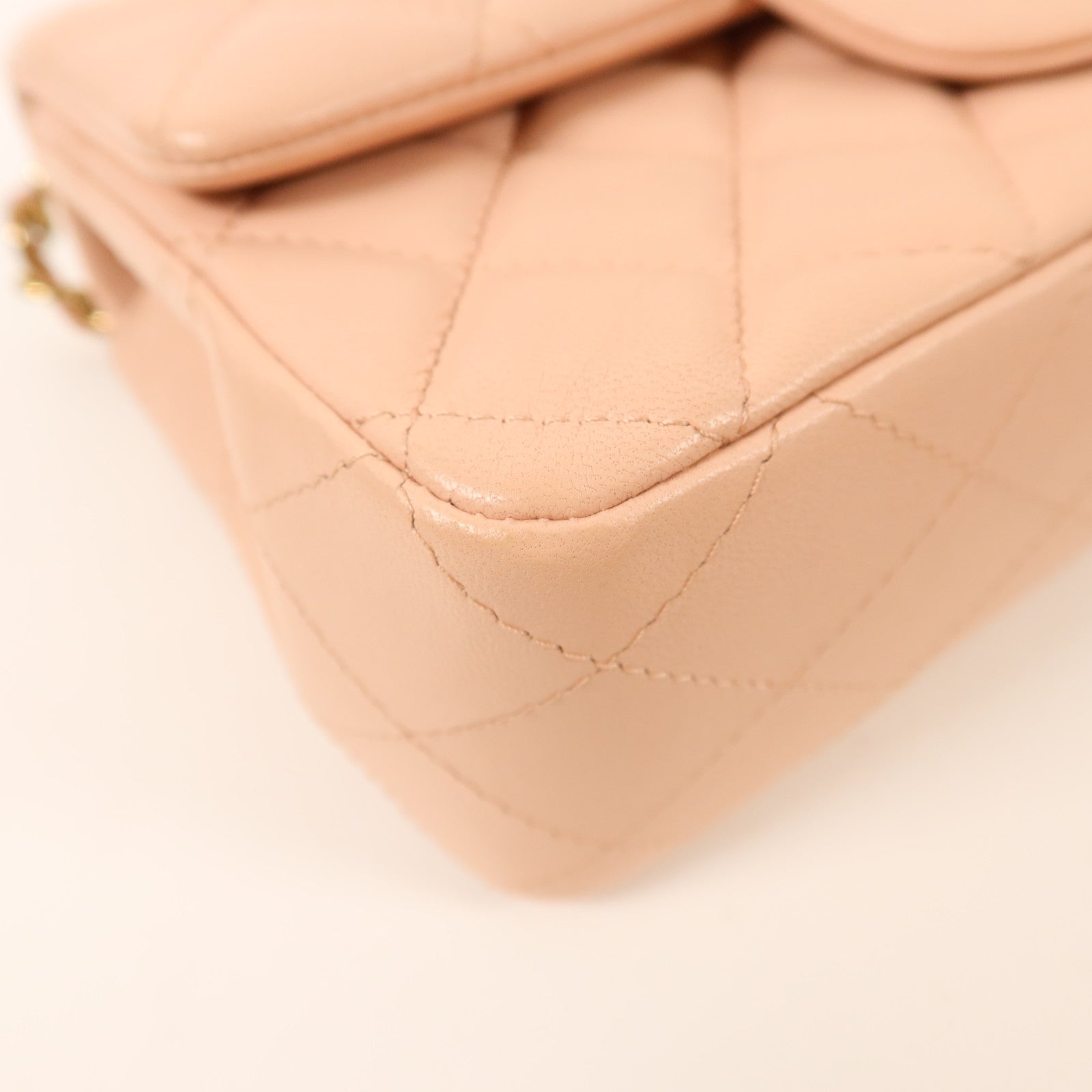 CHANEL 牛皮皮革Mini Classic 20金扣鏈帶肩背袋