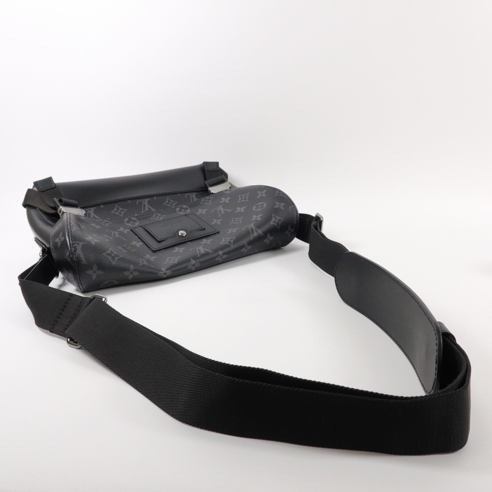 LOUIS VUITTON Monogram Eclipse Messenger PM Voyager肩背袋