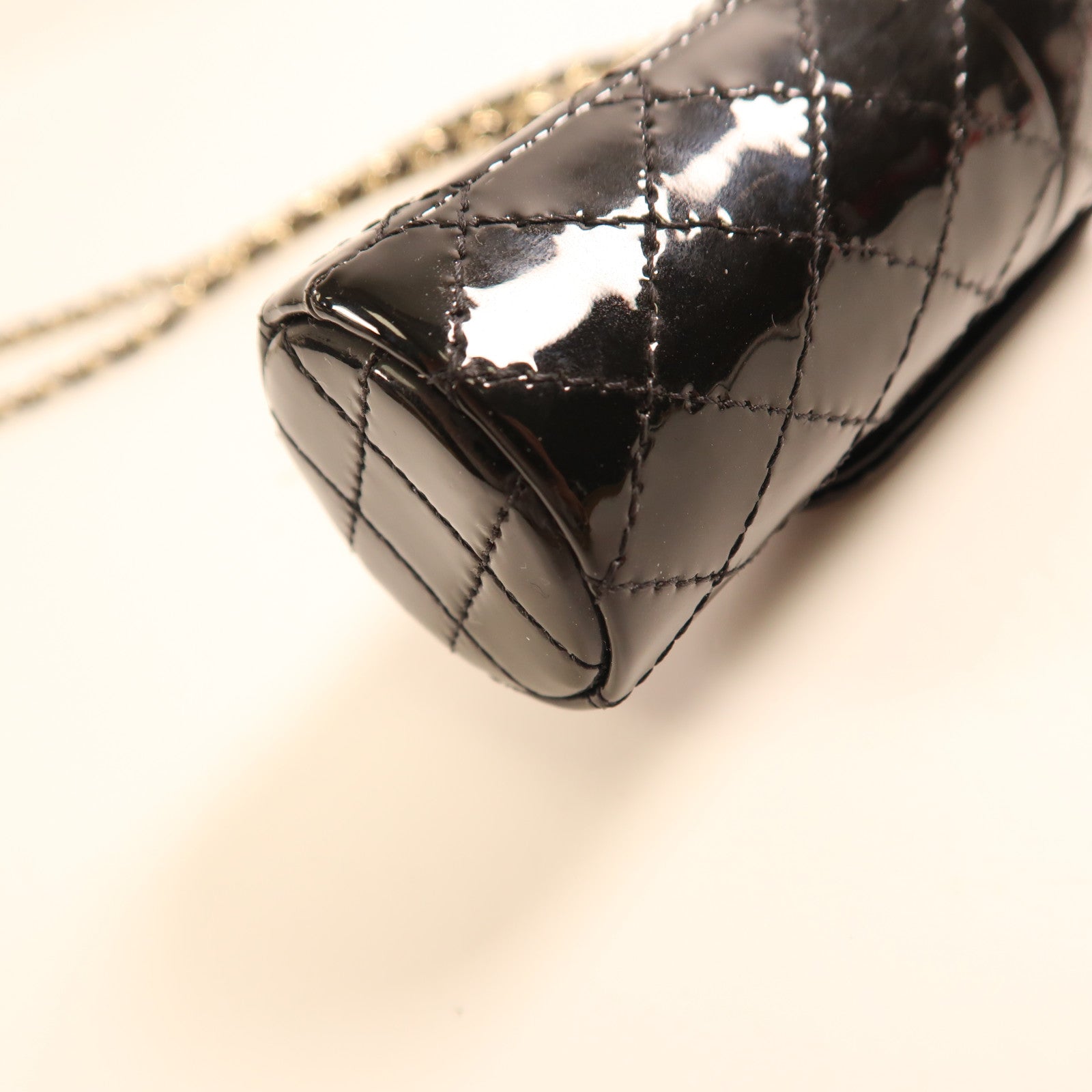 CHANEL 【激減優惠】漆皮皮革Chain Shoulder金扣鏈帶肩背袋