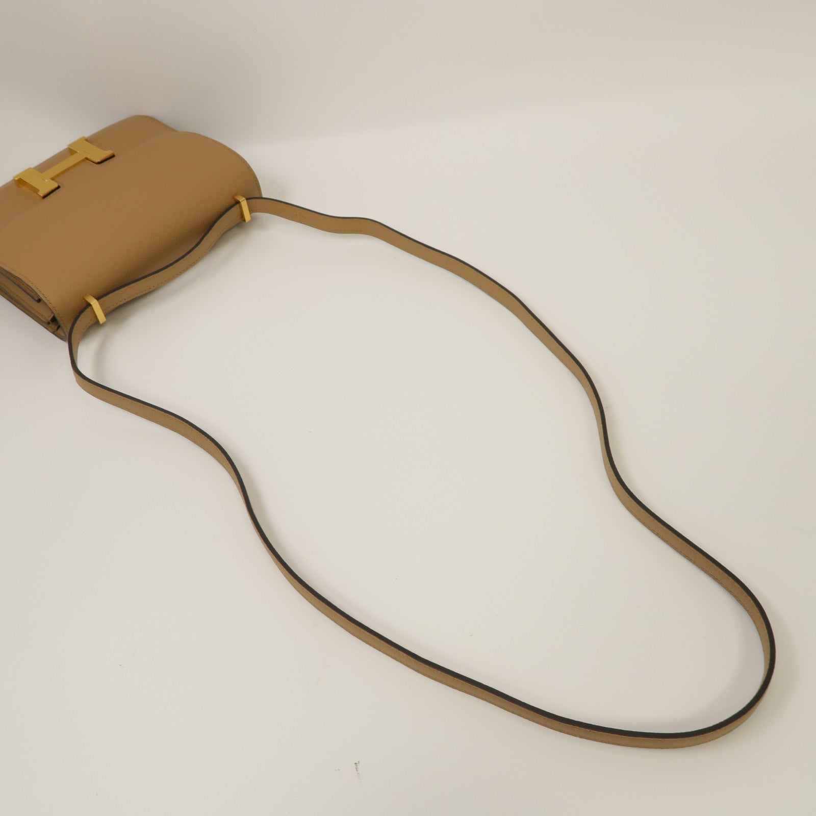 HERMES Epsom皮革Constance Mini金扣肩背袋Beige de weimar