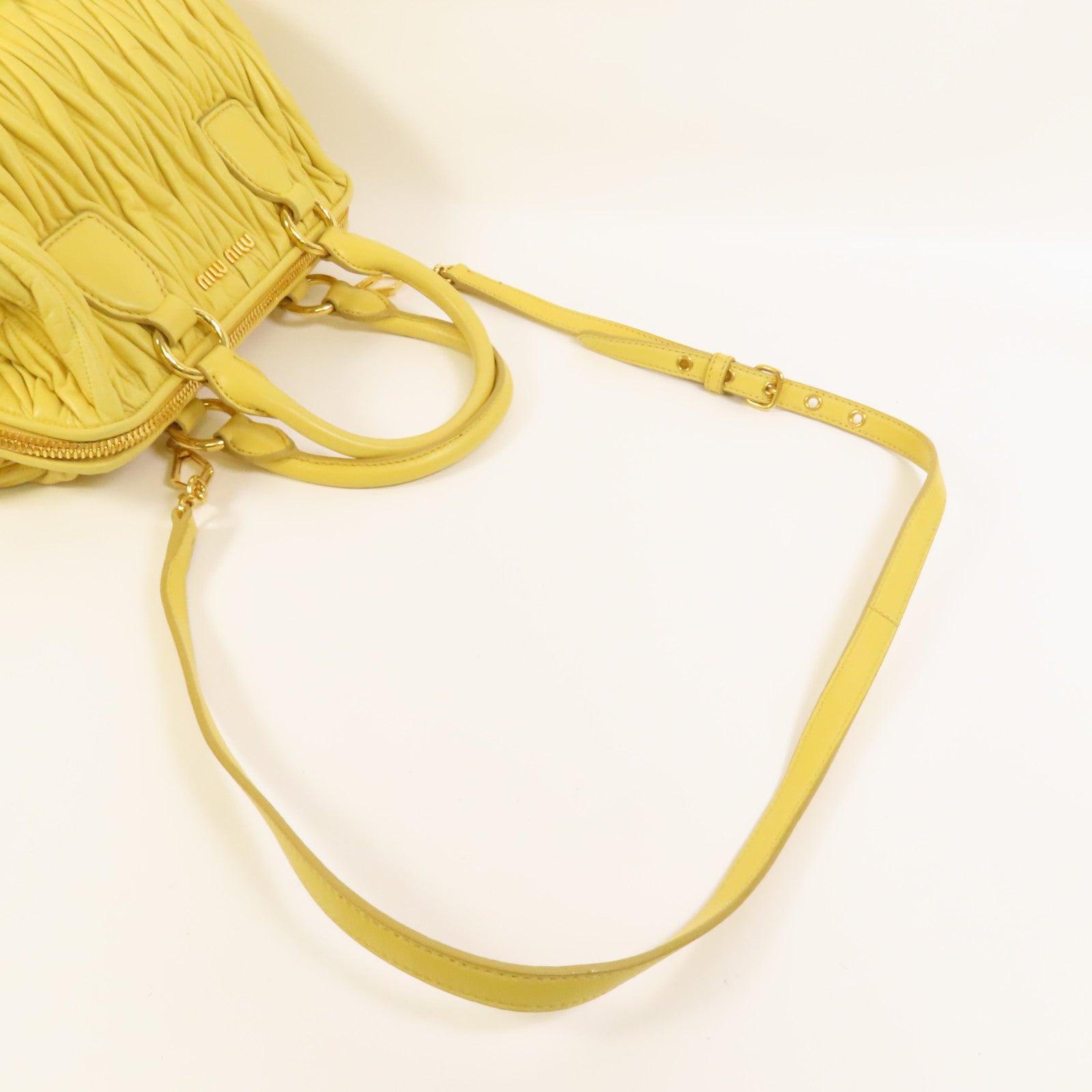 Miu Miu 羊皮皮革Matelasse Bag金扣手挽肩背兩用袋