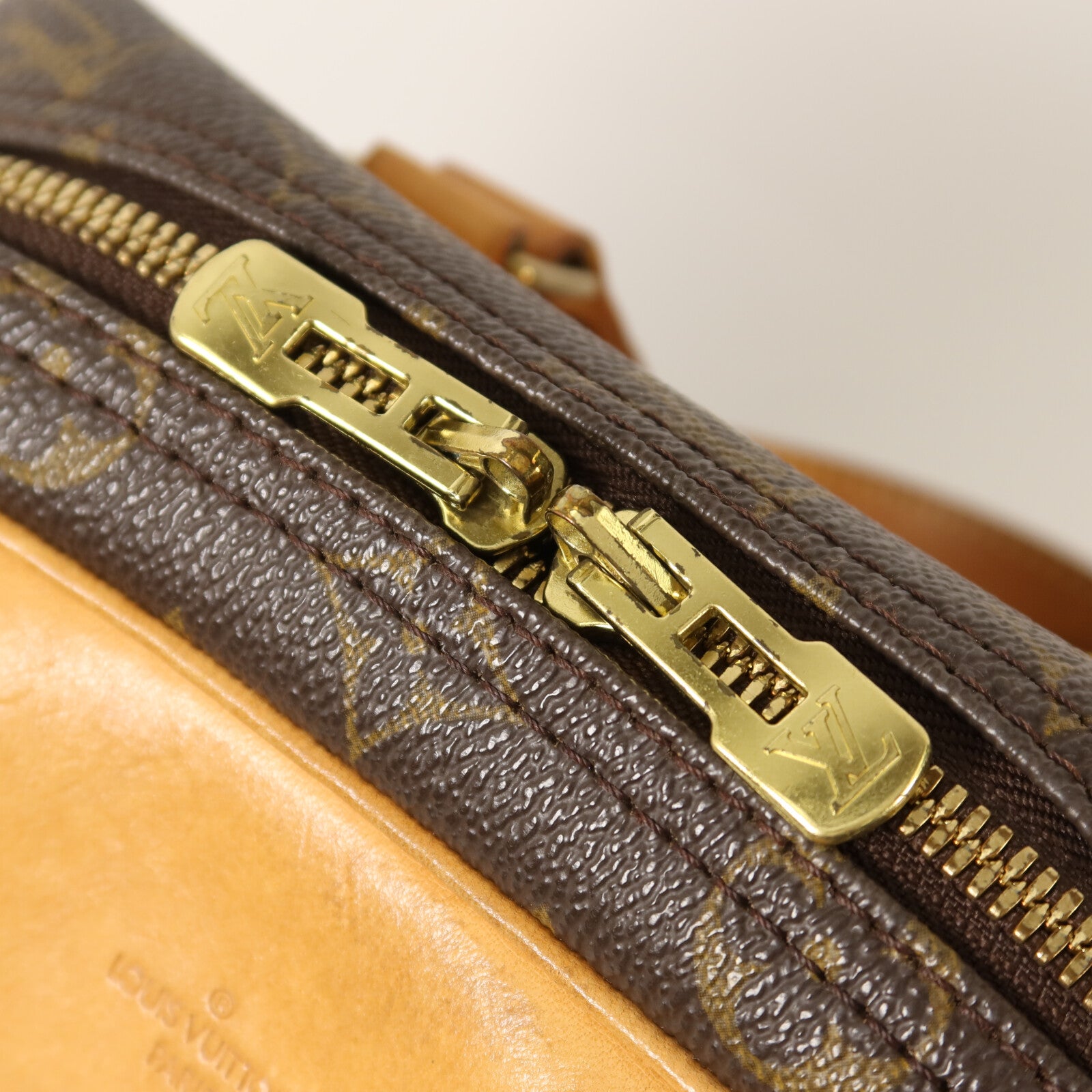 LOUIS VUITTON Monogram Excursion Shoe Case金扣手挽袋