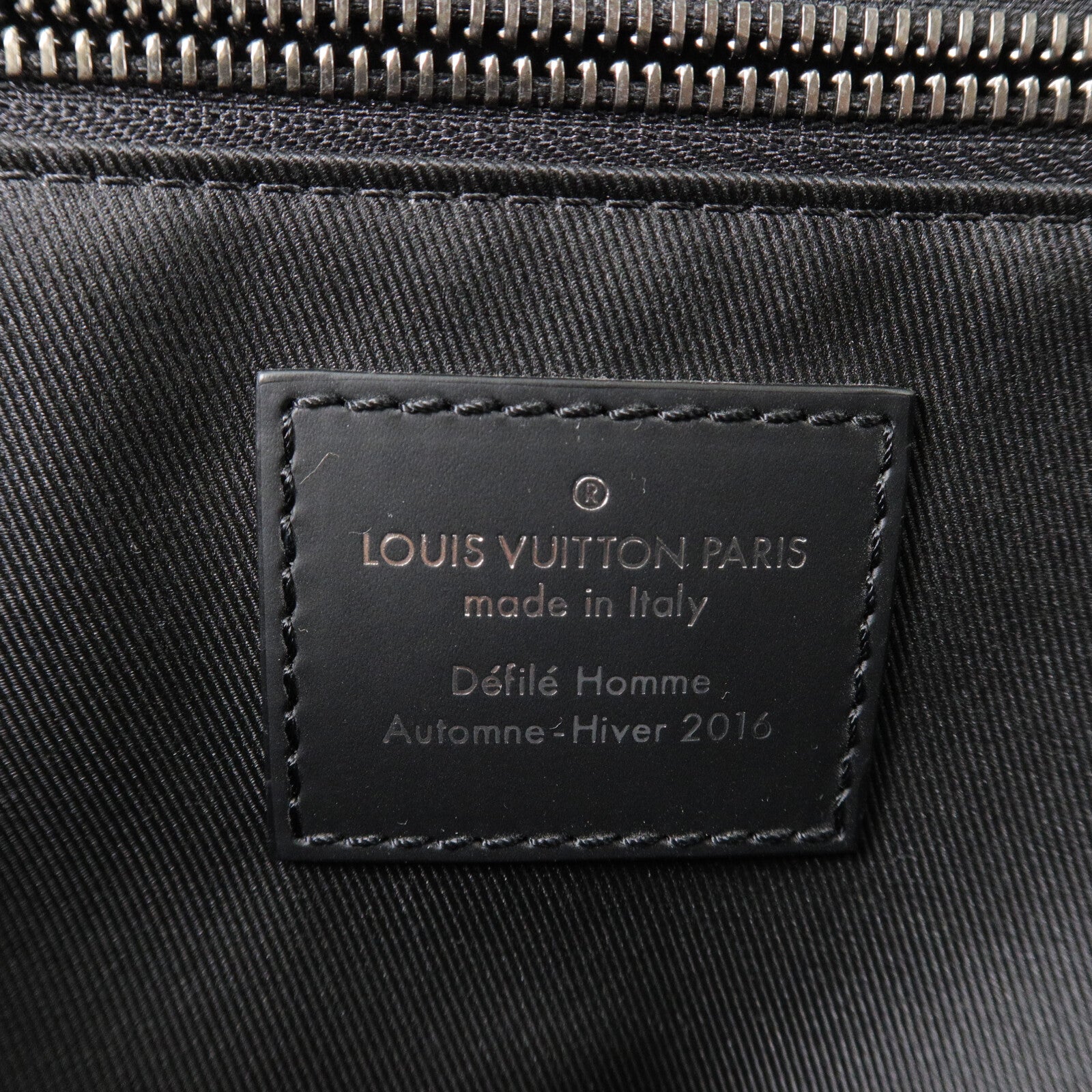 LOUIS VUITTON Monogram Eclipse Messenger PM Voyager肩背袋