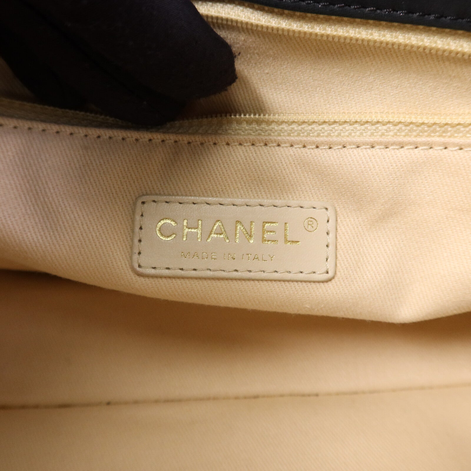 CHANEL 牛皮皮革Chic Qoilt Accordion Flap Bag金扣鏈帶肩背袋