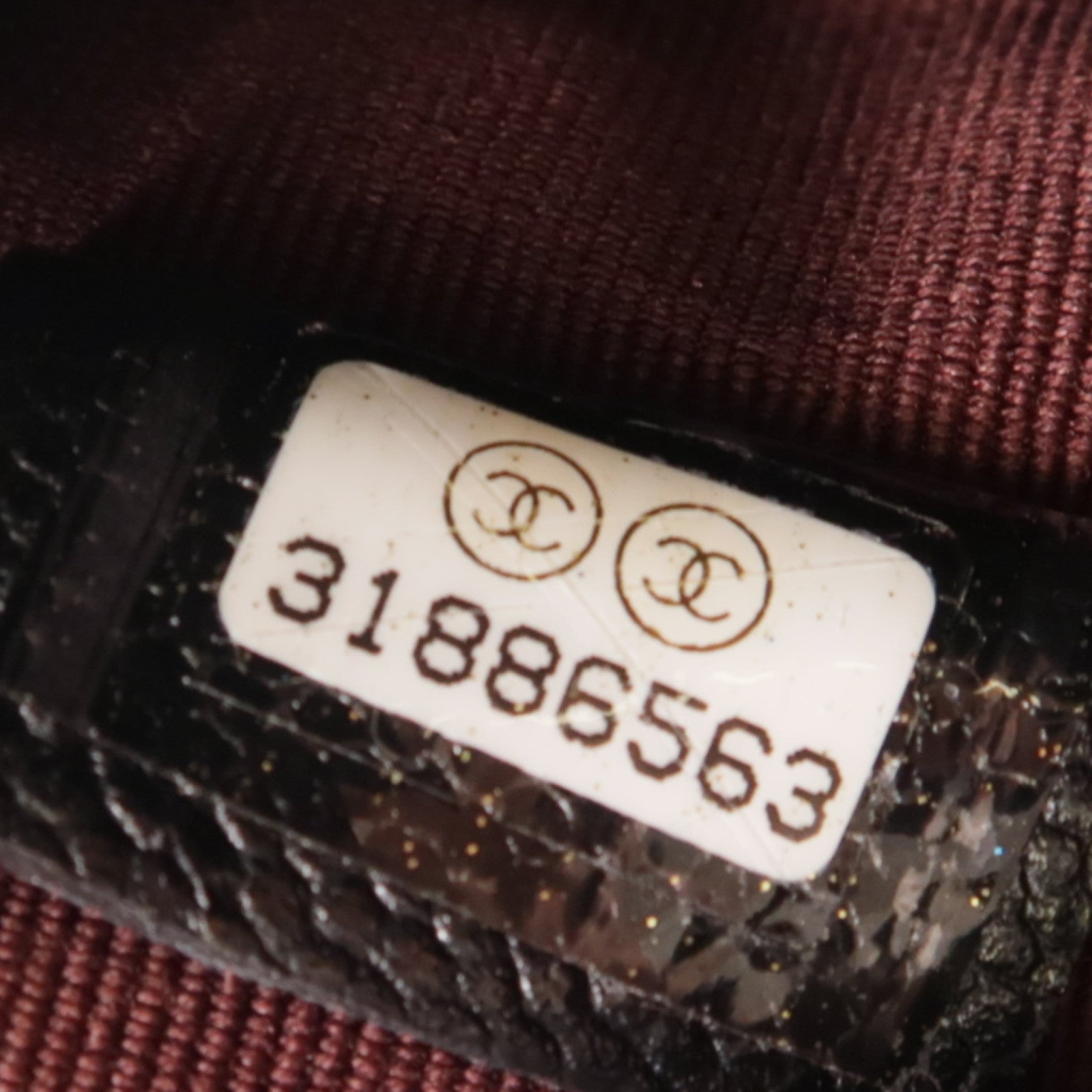CHANEL 牛皮皮革Mini Pouch銀扣手拿包