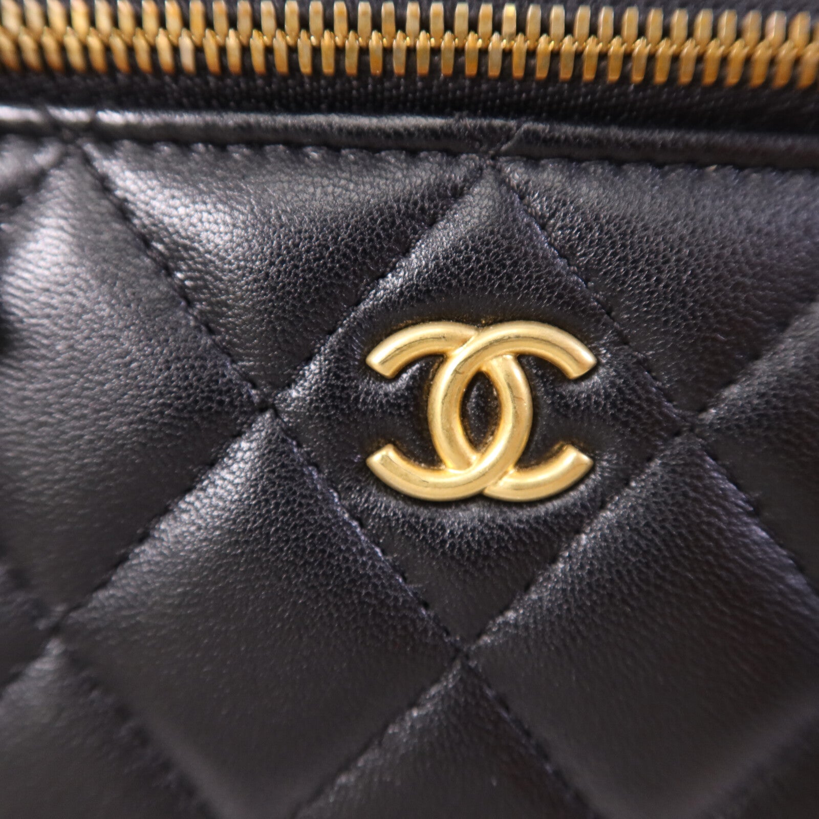 CHANEL 羊皮皮革Vanity Case金扣鏈帶肩背袋